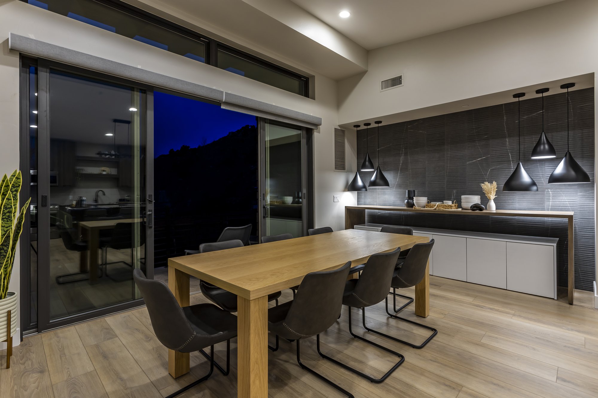 Johnson Mountain Villa Blue Hour003